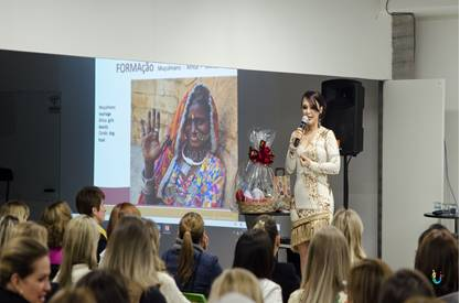 Mais de 200 mulheres participaram da palestra de Cristiana da Luz, realizada pelo Núcleo da Mulher