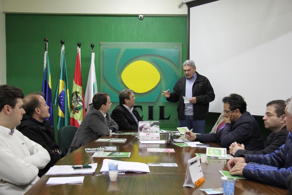 Empresários da ACIL conversam com Antonio Ceron na reunião da diretoria