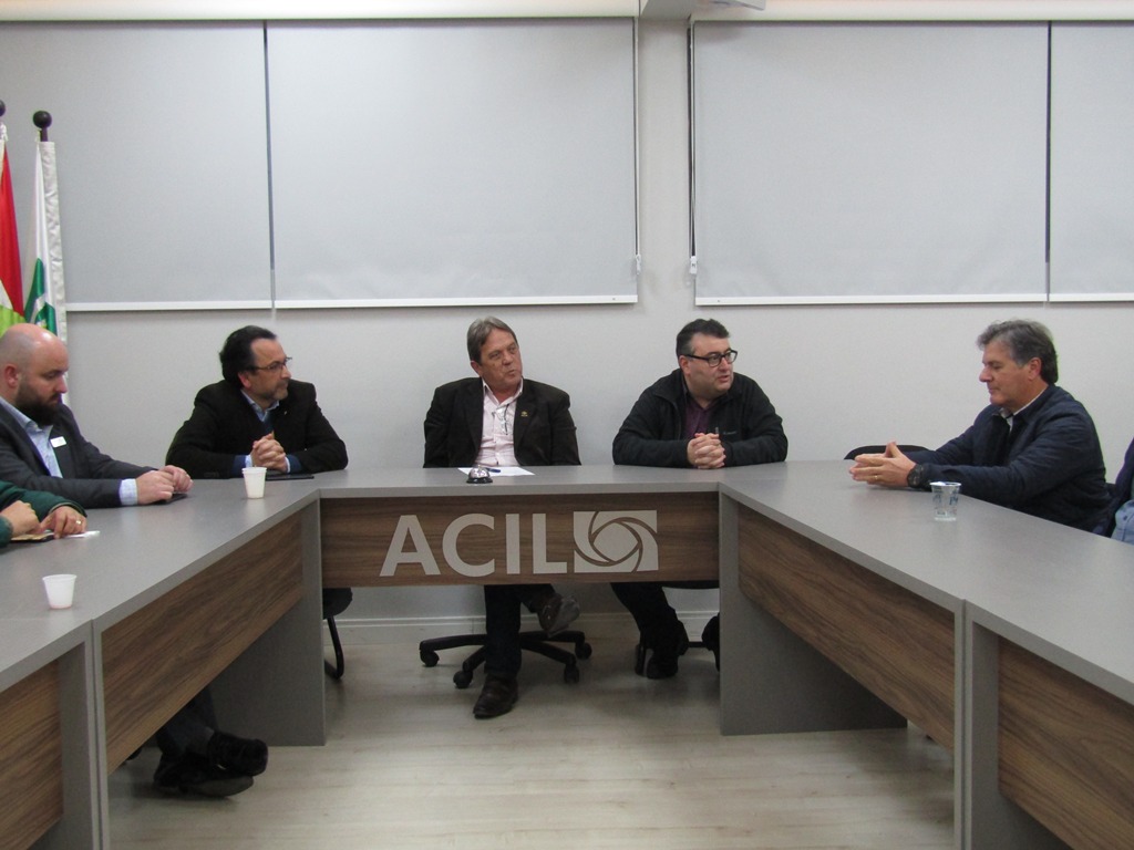 Edital de licitação para ocupação dos espaços da Praça João Costa foi pauta da reunião da diretoria da ACIL