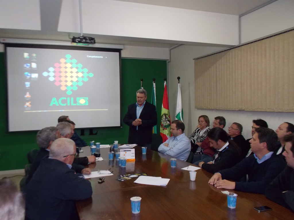 Antonio Ceron e Juliano Polese apresentam o plano de governo aos diretores da ACIL