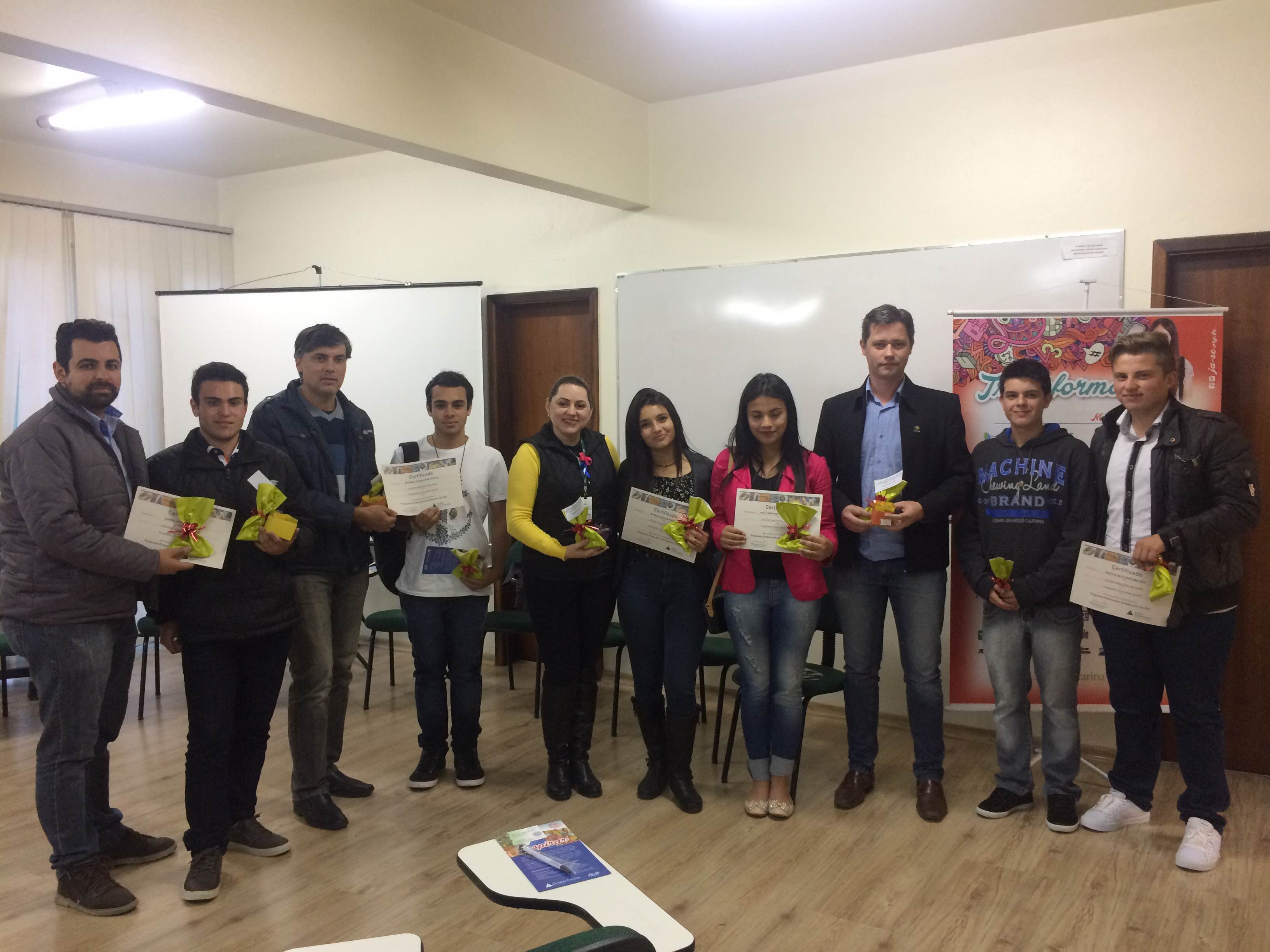 Estudantes do Colégio Industrial participam do programa Empresário Sombra