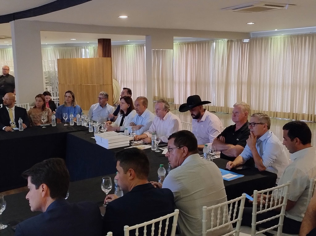 Governador Jorginho Mello participa de reunião promovida por empresários da ACIL