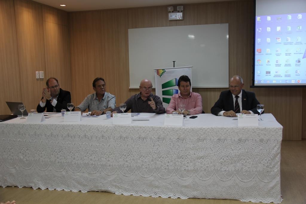 Presidentes das Associações de Empresários da Serra Catarinense apresentam moções à diretoria da FACISC