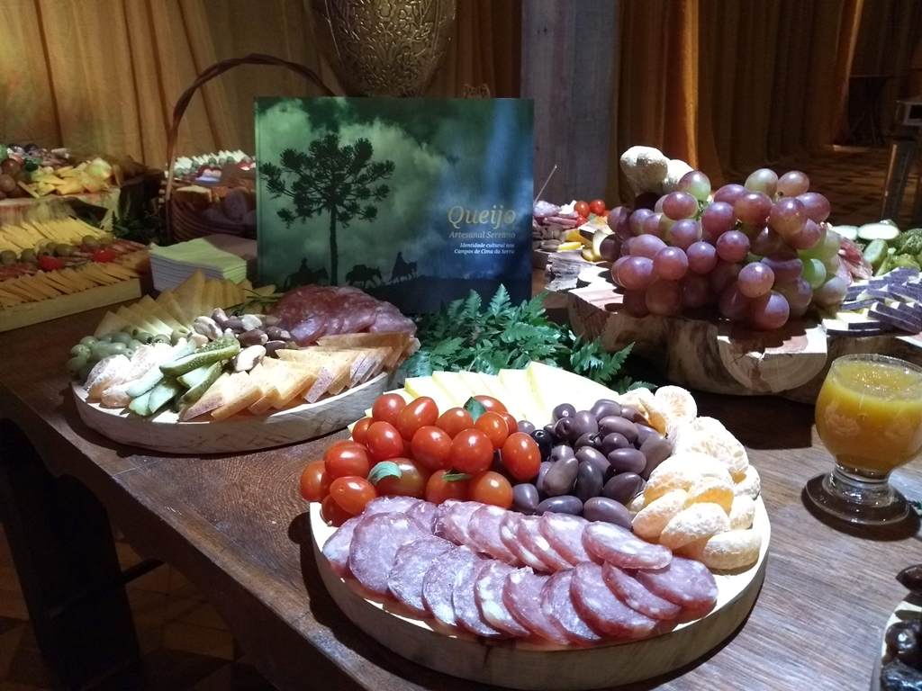 Noite de degustação de vinhos e queijos harmonizados com cases inspiradores promovido pelo Núcleo da Mulher da Empreendedora da ACIL foi sucesso de publico
